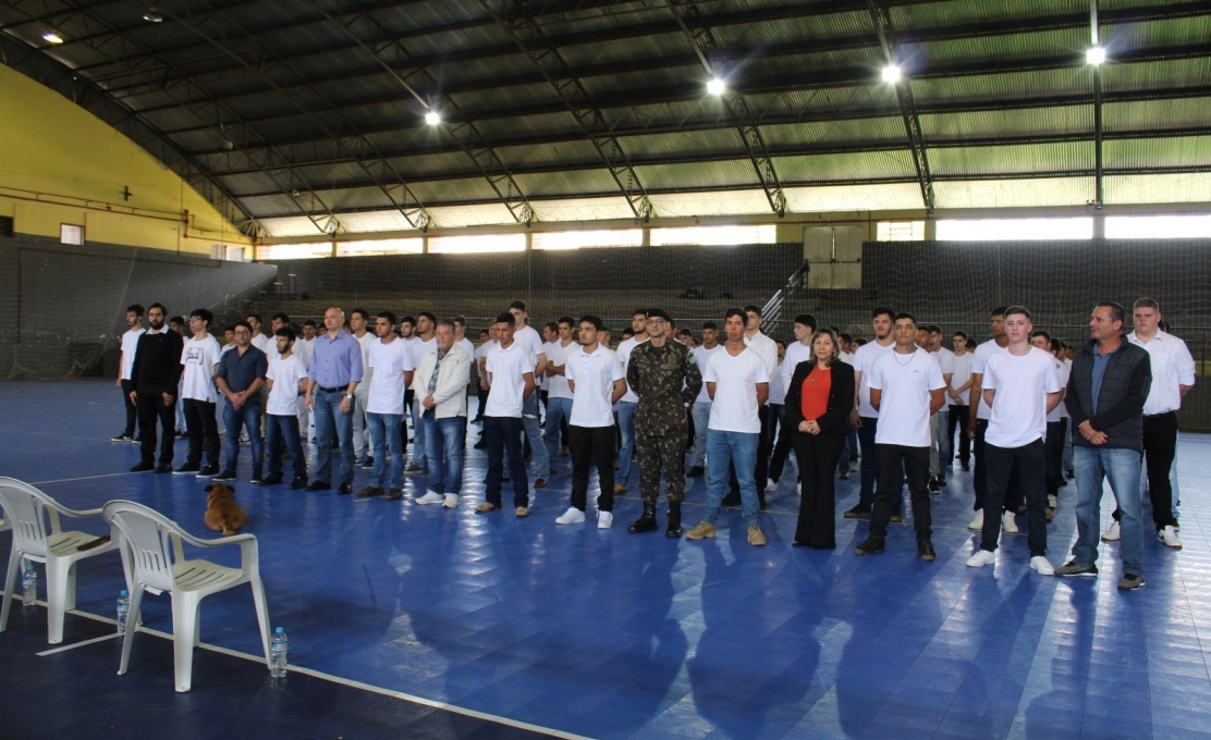 99 jovens reservenses participam de cerimônia do Exército 