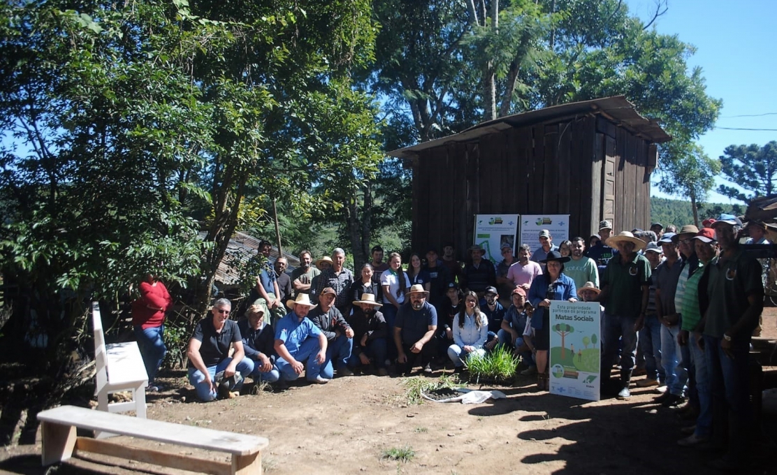 Prefeitura e parceiros realizam ‘Dia de Campo’ em Leonardos