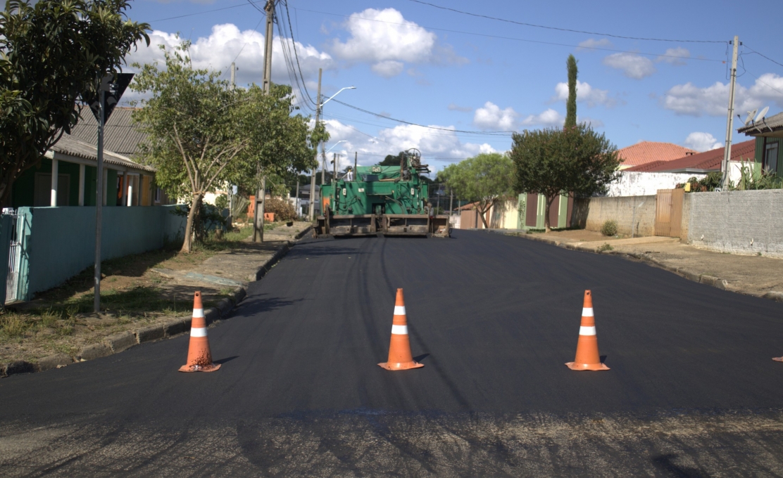 Prefeitura investe R$ 5,5 milhões em asfalto; 41 mil m² no total