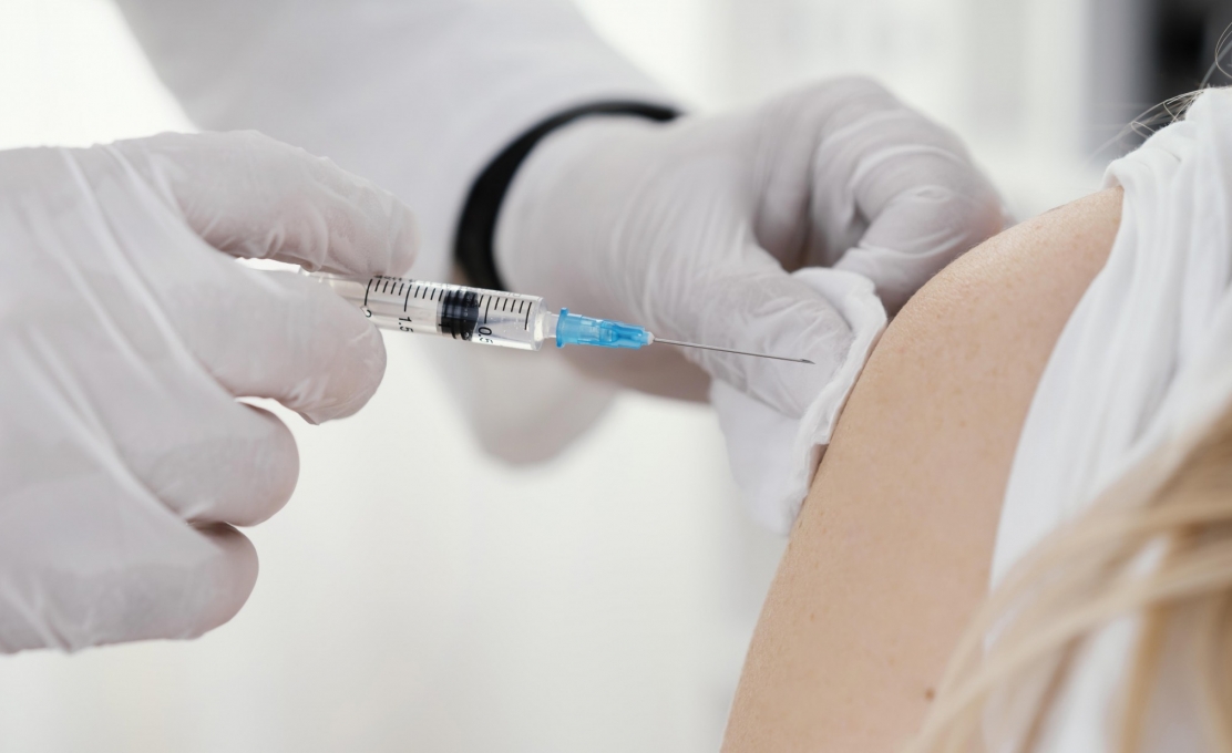 Saúde estende horário de vacinação da gripe e regionaliza a distribuição da bivalente em U...