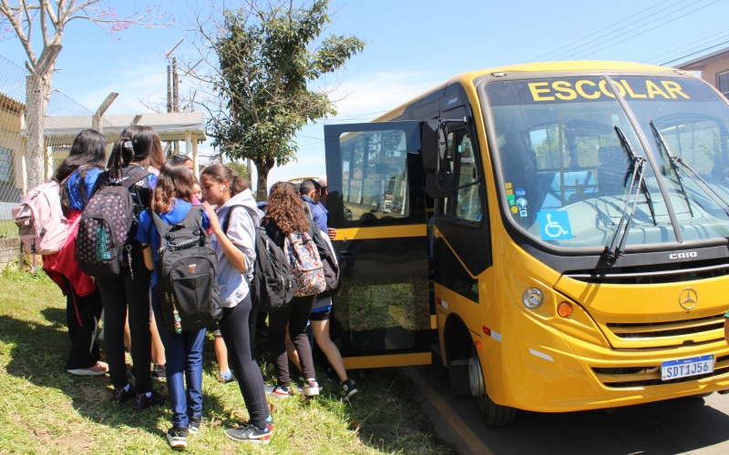 Novos ônibus escolares beneficiam 11 localidades